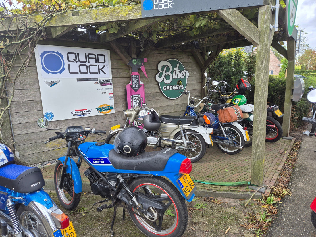 HBCC Historische Bromfiets Club Culemborg lunchpauze bij BikerGadgets 2025