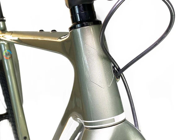 AMS Road &amp; Gravel Frame Guard Total bij de kabels geplakt