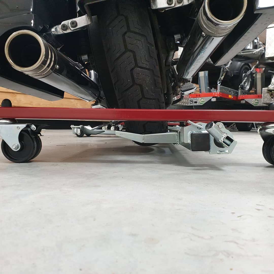 ACEBIKES U-Turn Motor Mover XL - detail achterwiel gelift