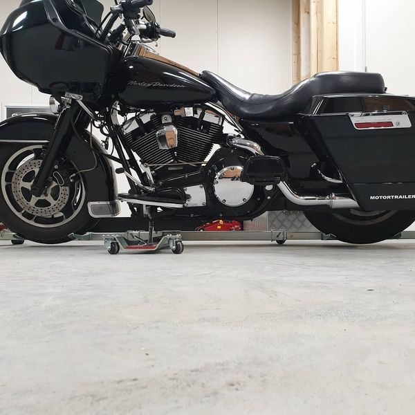 ACEBIKES U-Turn Motor Mover XL - met een RoadGlide op de dolley