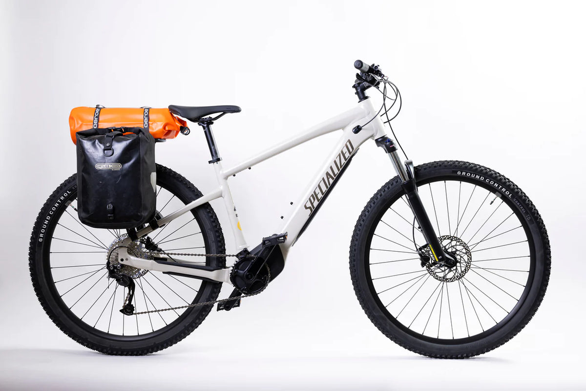 AEROE SPIDER PANNIER RACK MET EEN FIETSTAS EN EEN EXTRA CRADLE BOVENOP MET EEN DRYBAG