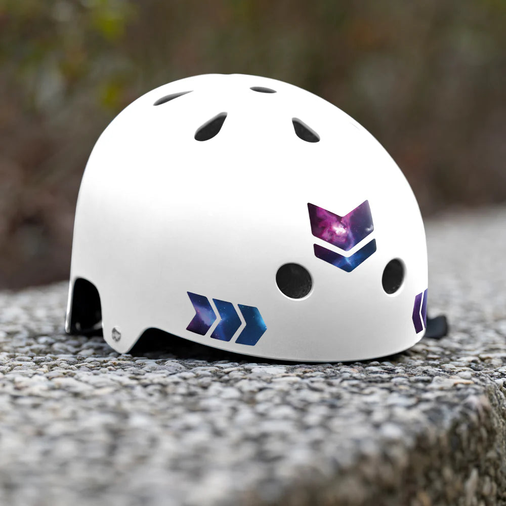 Reflective Berlin reflecterende stickers medium - chevron op een helm