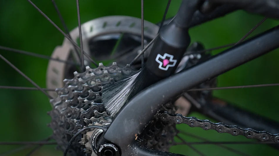 Muc-Off Drivetrain Detailer Brush - close up poetswerk