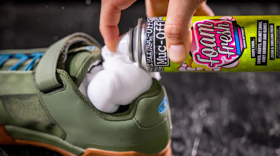 Muc-Off Bike Shoe Care Kit – als laatste de foam fresh