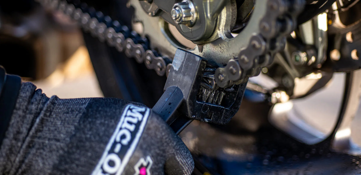 MUC-OFF Motorcycle Chain Care Kit - handige kettngborstel