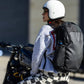 QUAD LOCK Traverse Backpack - bij een vrouw op haar rug 
