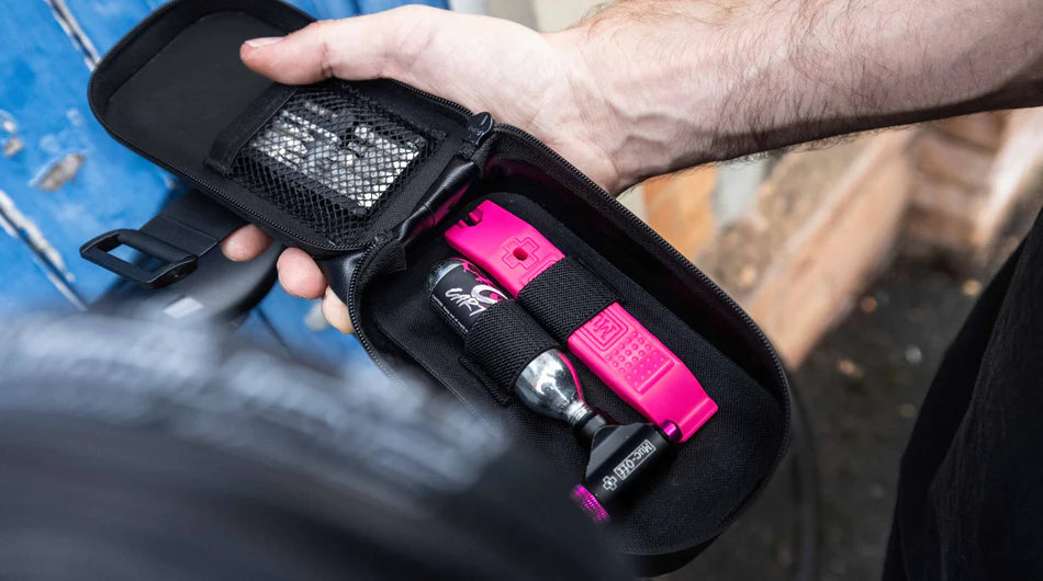 Muc-Off Saddle Pack GEVULD MET PATROON EN BANDENLICHTER