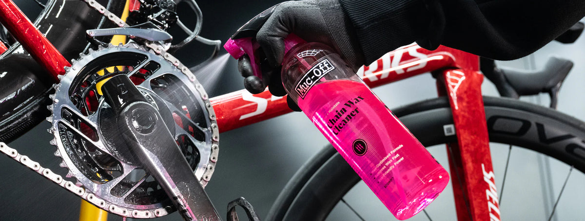 MUC-OFF CHAIN WAX CLEANER ontvetten van de drivetrain