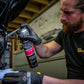 Muc-Off Quick Drying Degreaser 750 ml spuitbus – in gebruik bij een motor