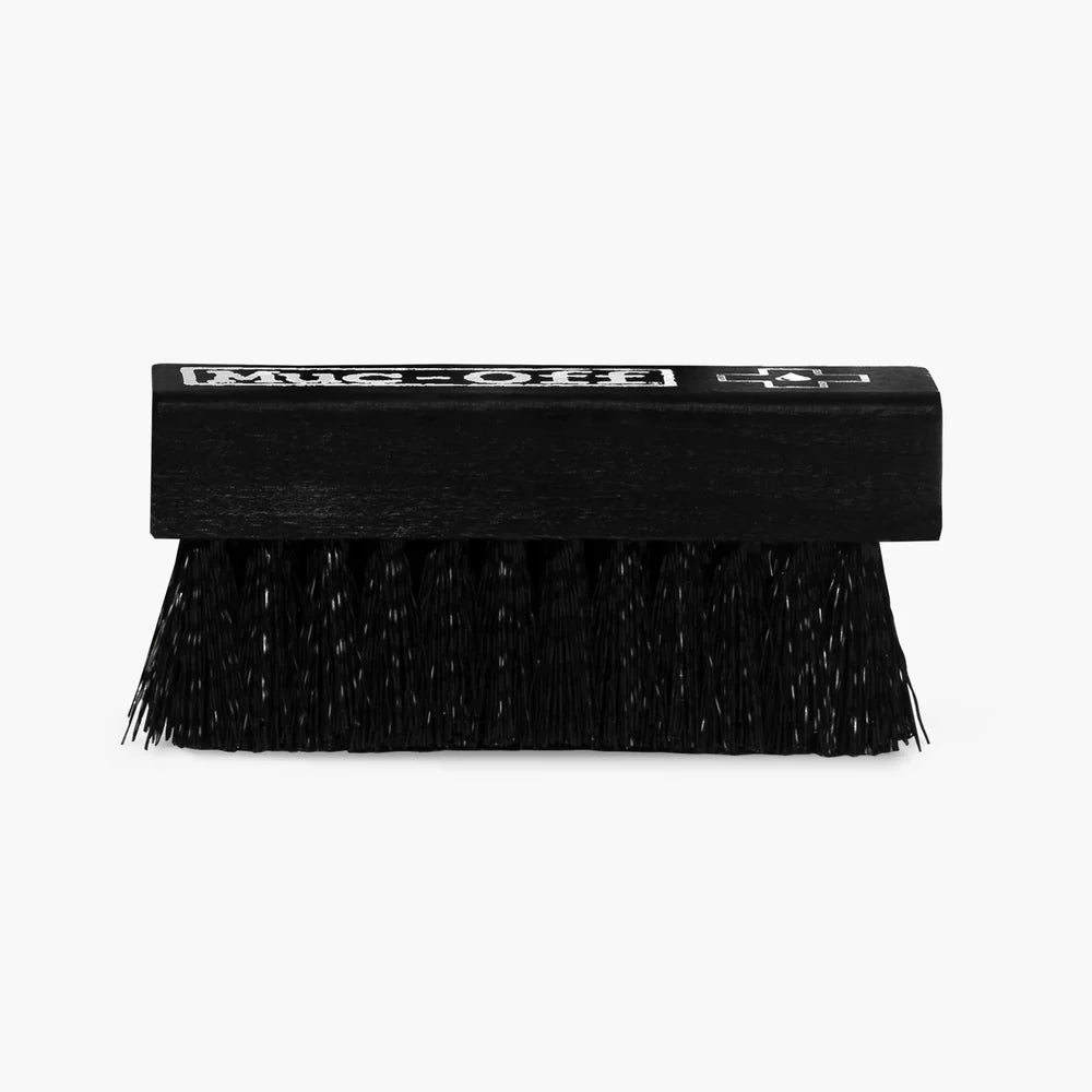 MUC-OFF bike shoe brush - close up uit de verpakking