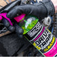 Muc-Off Powersports Drivetrain Cleaner - in gebruik met een motorketting
