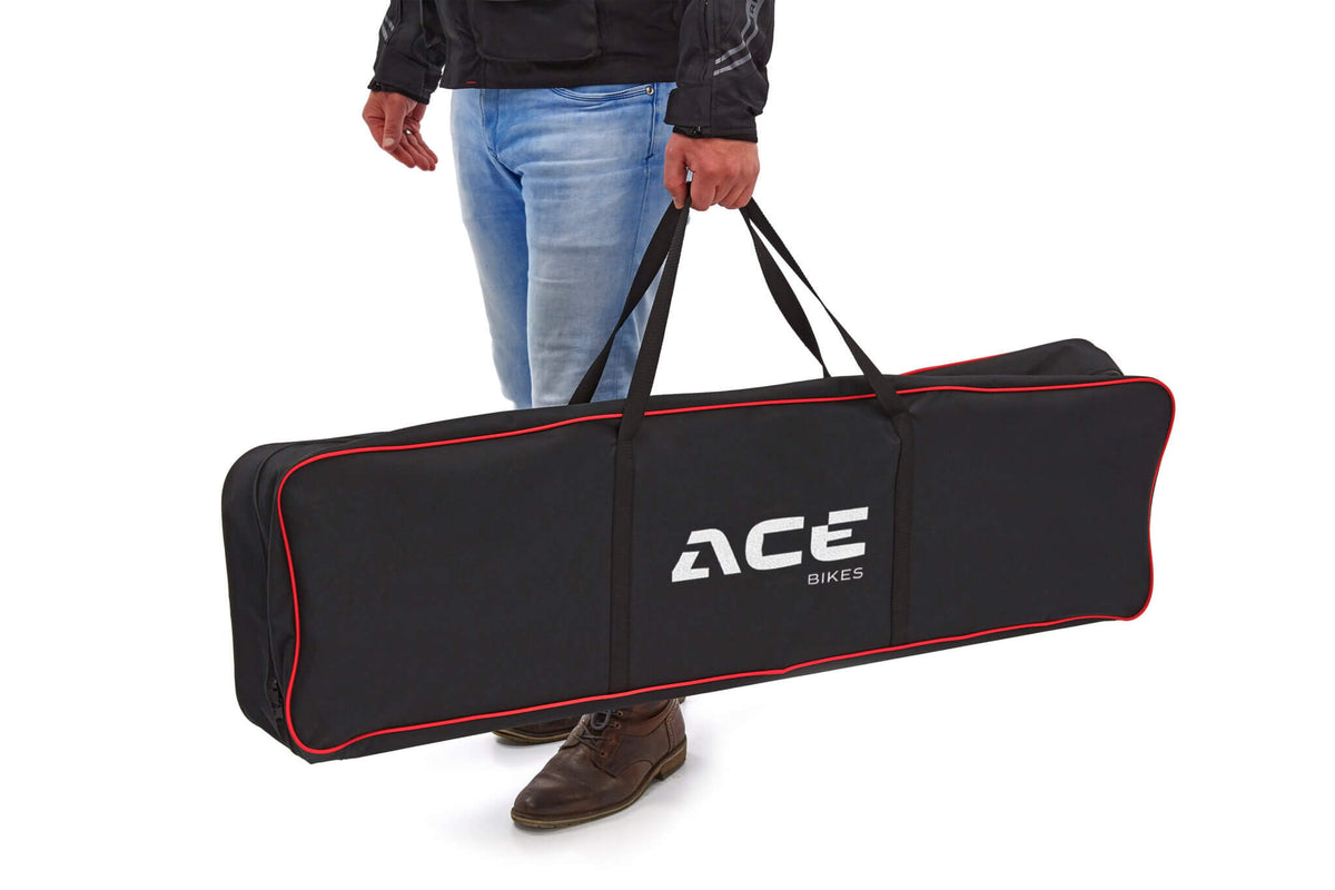  ACEBIKES Foldable Ramp Carry Bag gedragen in de hand