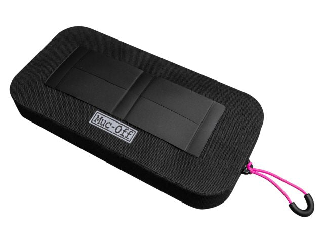 MUC-OFF waterproof essentials case v2 achterzijde met lussen voor bevestiging
