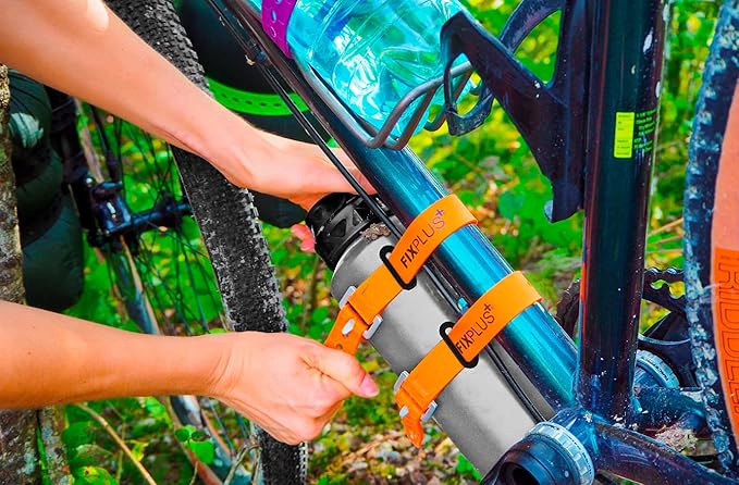 FIXPLUS Gear Tightener + Straps Set gemonteerd op frame met een  bidon