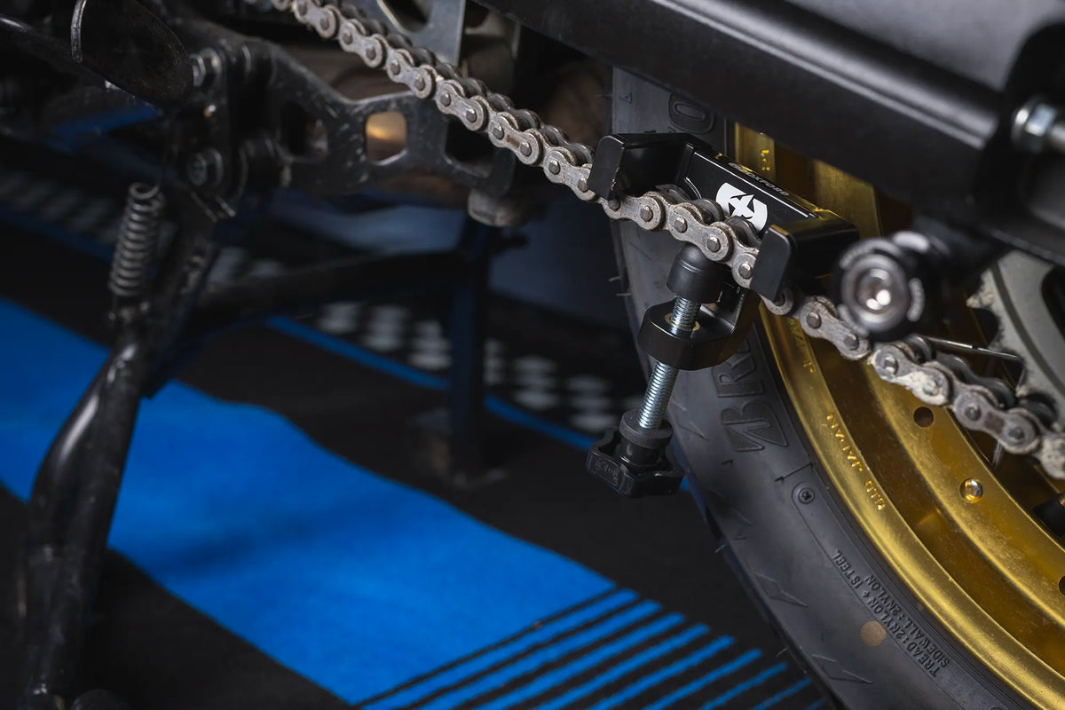 Oxford kettingspanner voor motorfiets - hier zit die op de ketting
