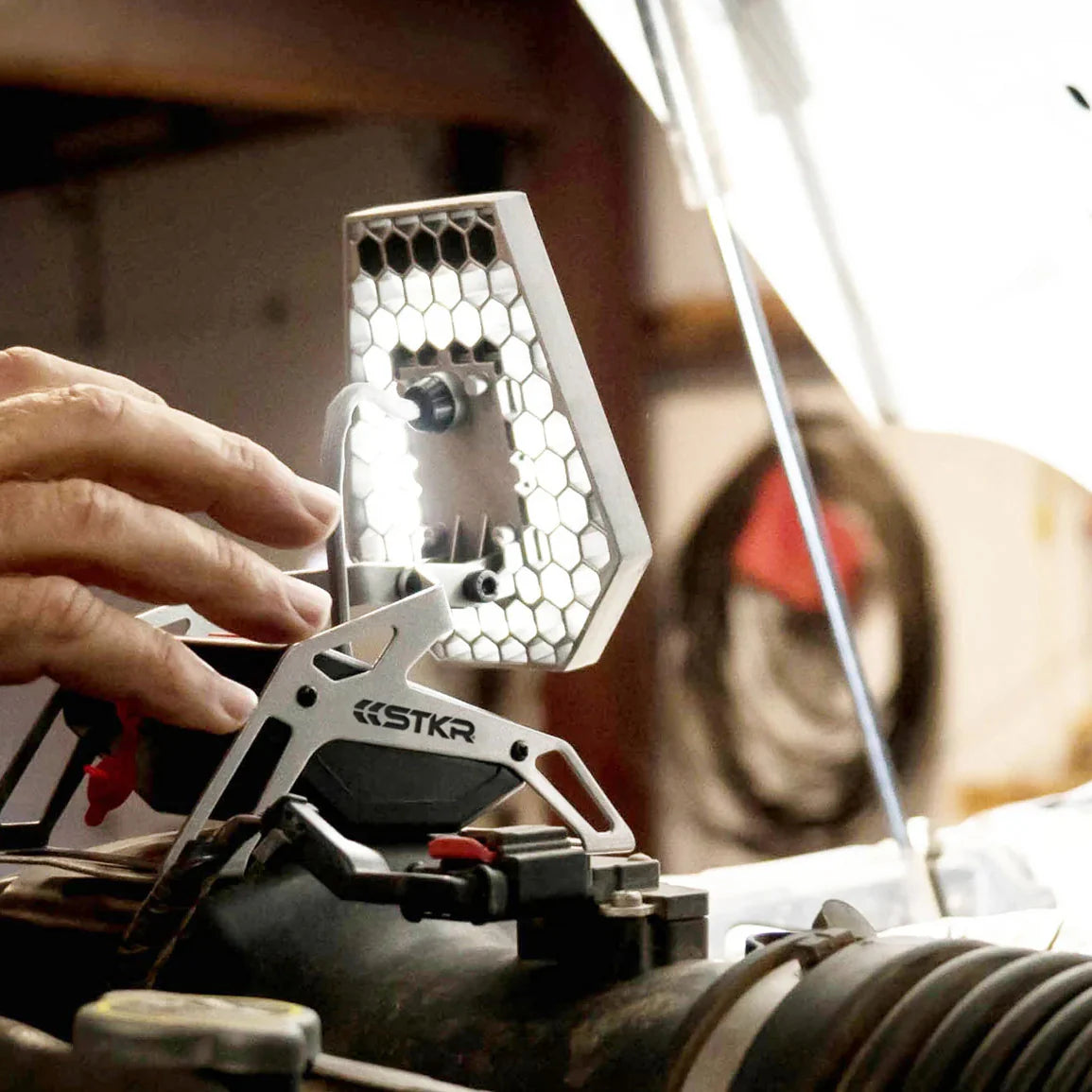 RISK RACING rover mobile task light GEBRUIK IN DE GARAGE