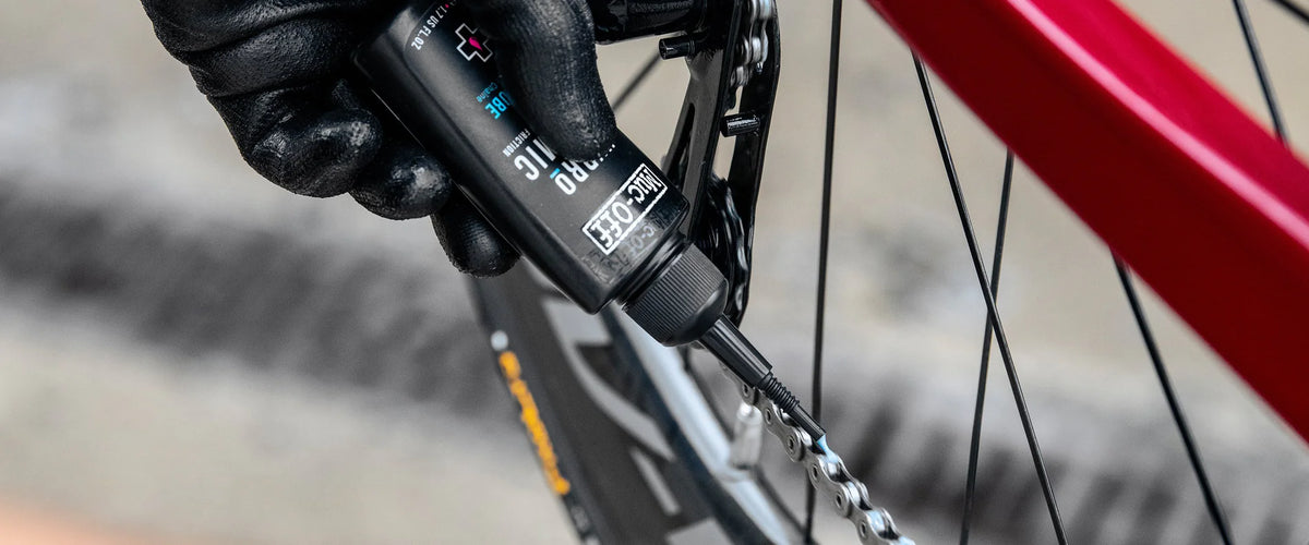 Muc-Off Hydrodynamic Chain Lube - op een wielren fietsketting