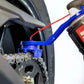 "OINKER kettingolie spuit in actie op 520 motorketting