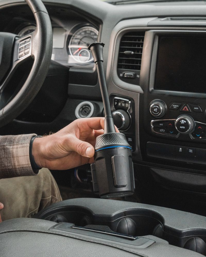 Quad Lock Cup Holder Mount - hier pak je hem er zo uit de cup holder