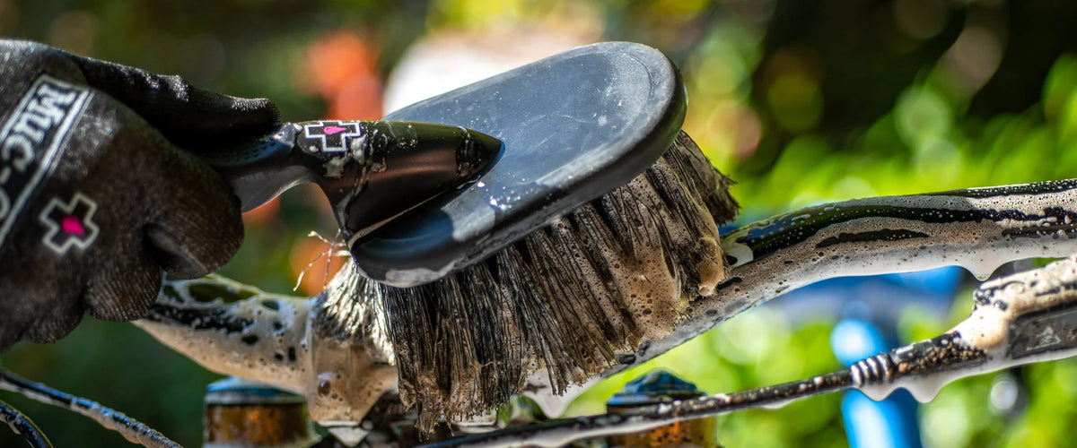 Muc-Off Soft Washing Brush - JE FIETS WAS JE ER OOK MEE