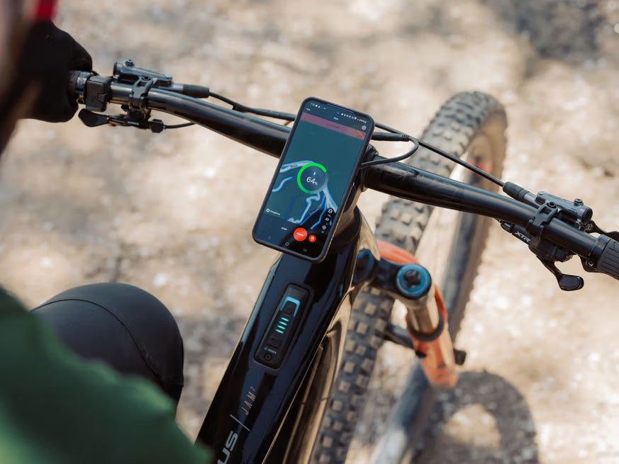 Quad Lock Waterproof Wireless Charger verpakking met IP67 waterdichte draadloze oplaadkop voor e-bike gemonteerd