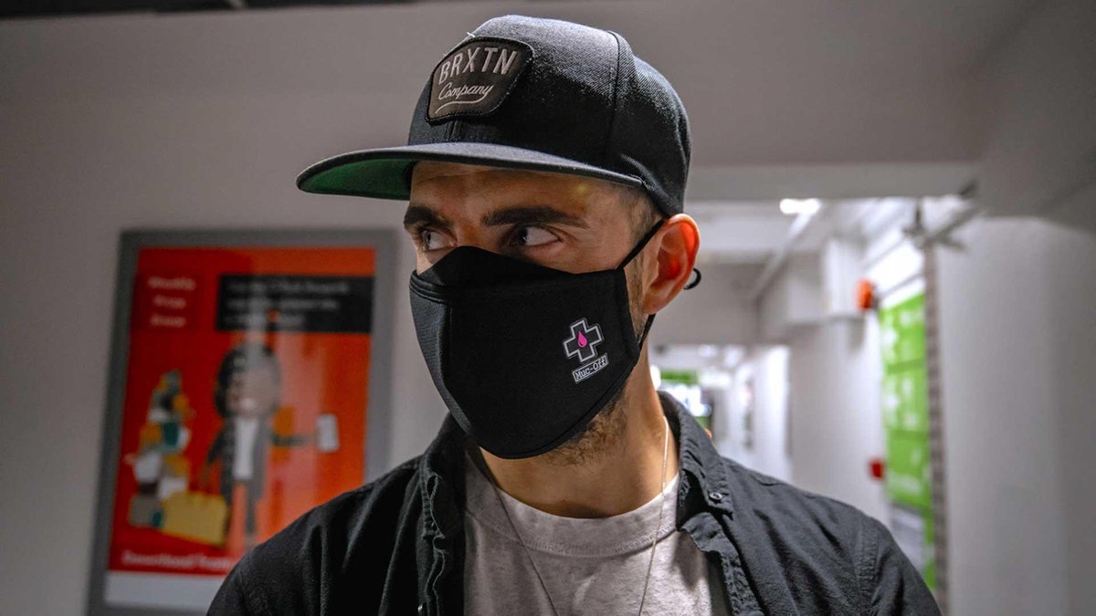 Muc-Off Face Mask - zwart gedragen door een man