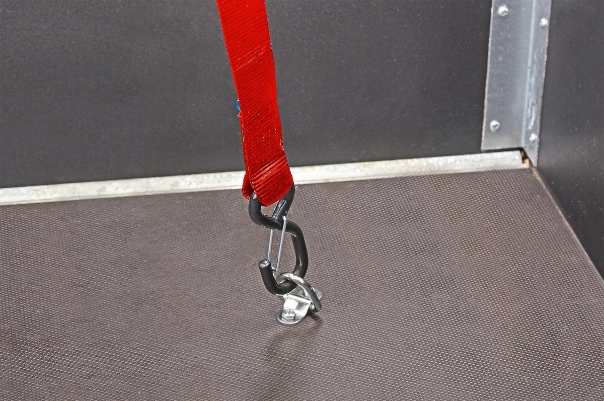 ACEBIKES D-ring Essential gemonteerd in de trailer