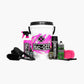 MUC-OFF Dirt Bucket Kit - alles uitgestald naast de dirt bucket