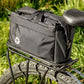 CHOIKE RackBag 12L waterdichte bagagedragertas zwart voor bikepacking en touring gemonteerd op bagagedrager