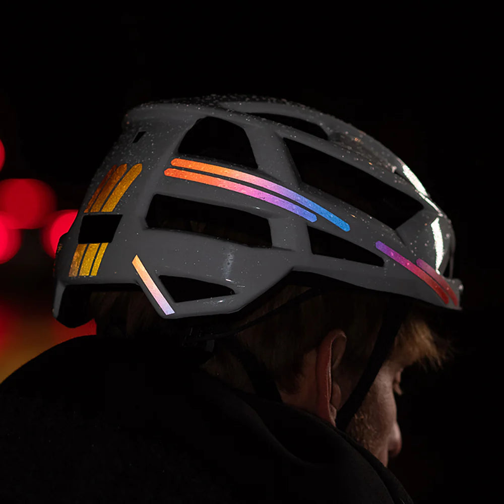 Reflective Berlin reflecterende stickers medium - op een helm