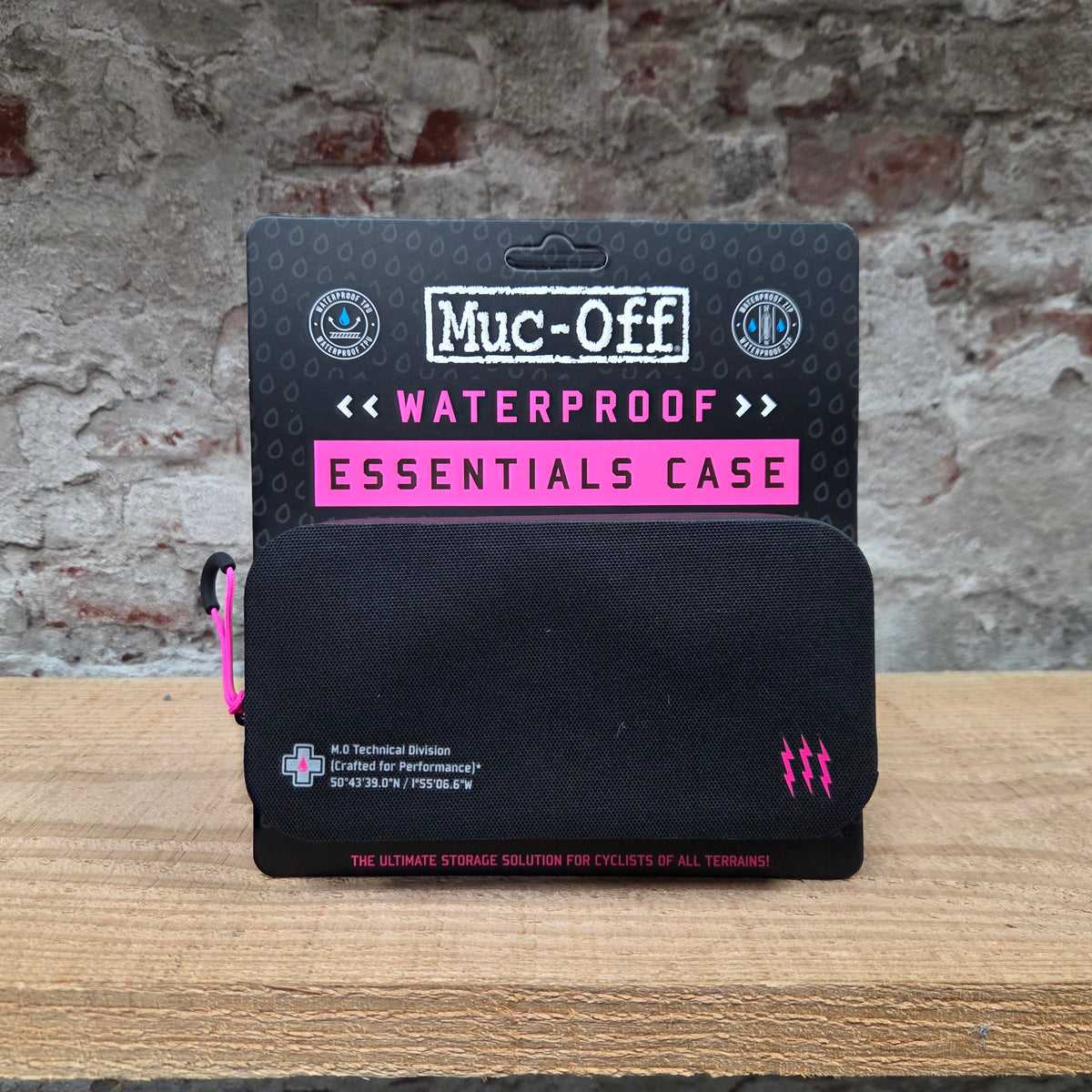 MUC-OFF waterproof essentials case v2 in verpakking