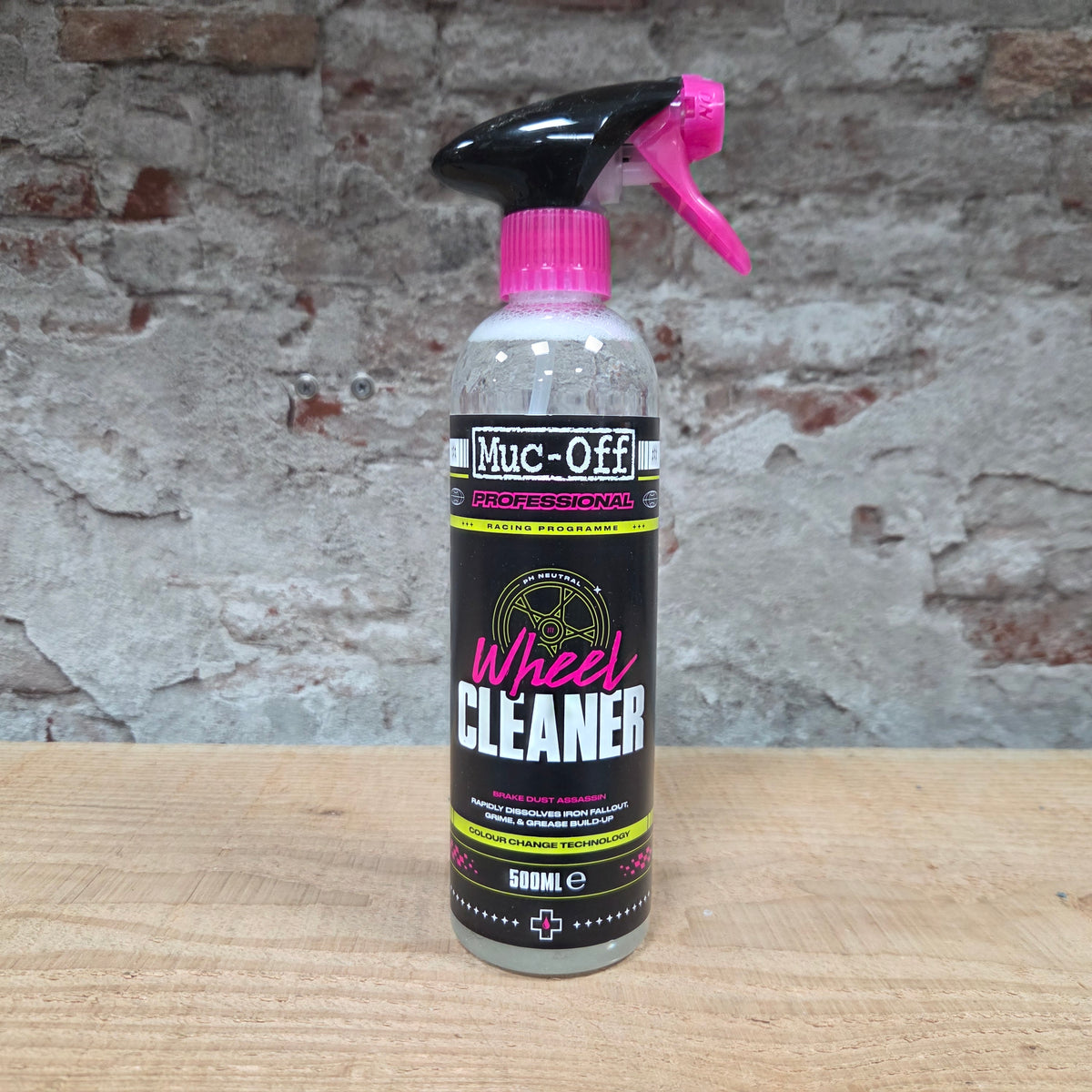 Muc-Off Wheel Cleaner 500ml – kleurveranderende velgenreiniger voor motor en fiets HIER IN DE SHOWROOM