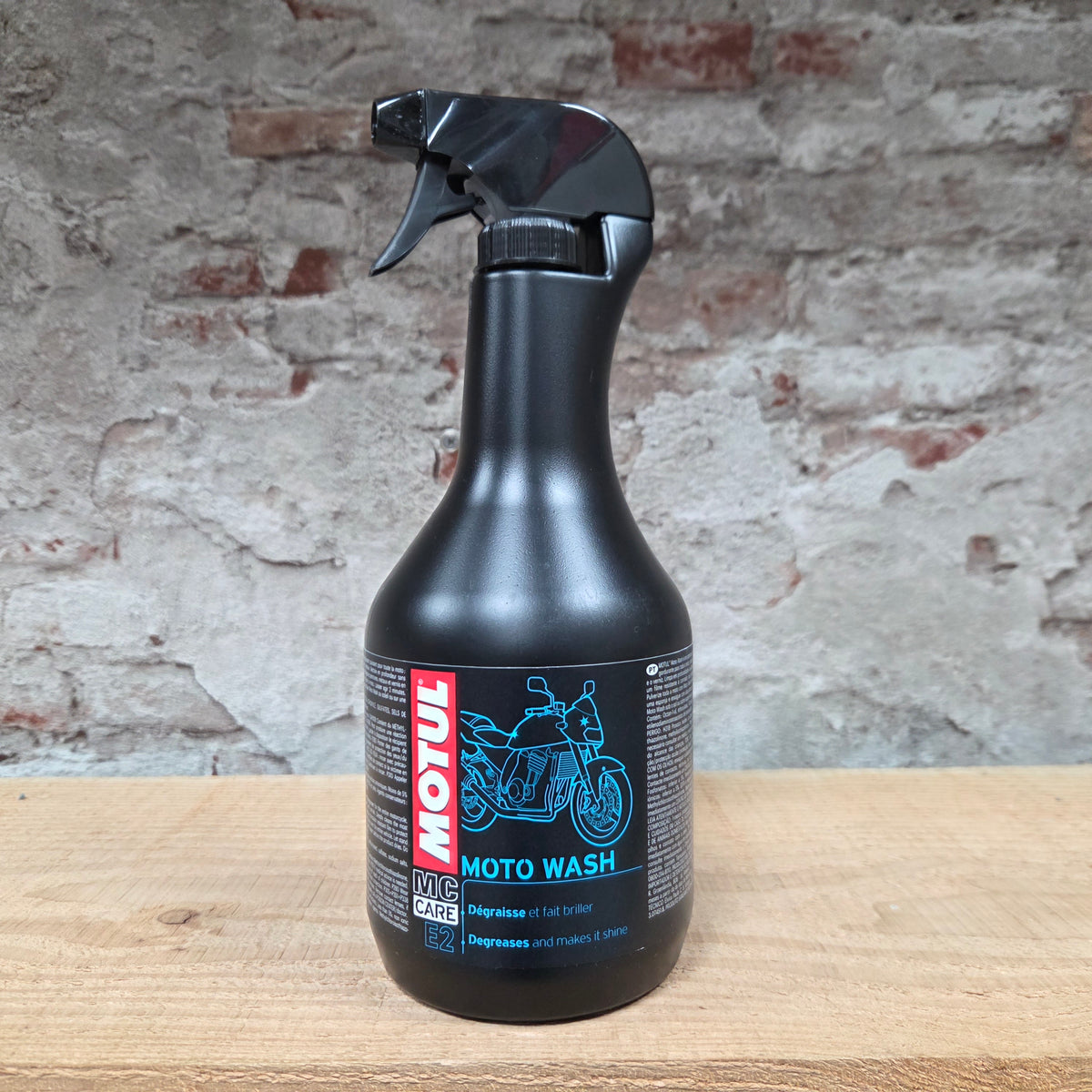 Motul E2 Moto Wash - professionele motorshampoo voor lak, kunststof en metalen onderdelen hier in onze winkel