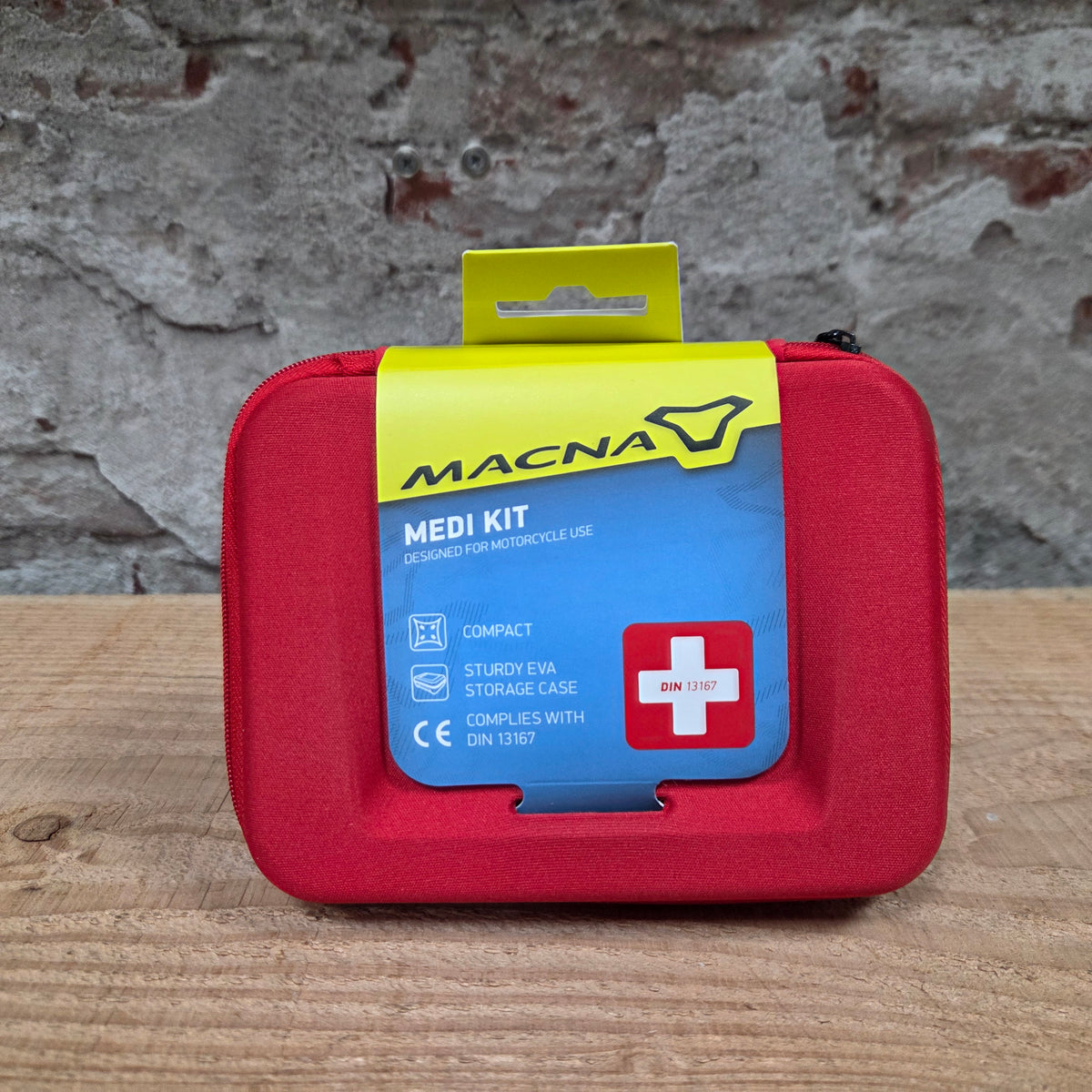 MACNA Medi Kit – compact EHBO-pakket voor motorrijders ligt hier in de winkel