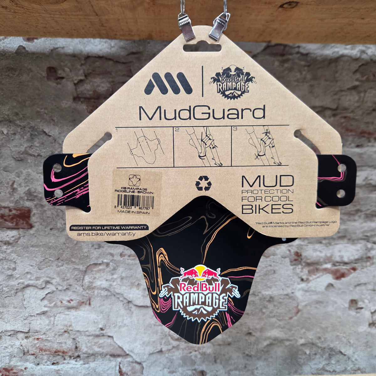 AMS x Red Bull Rampage Mud Guard in de verpakking