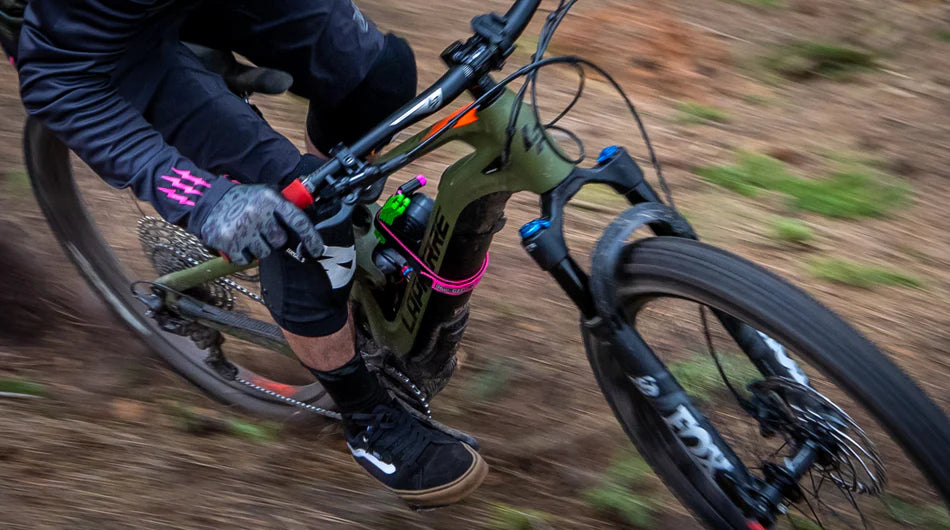 MUC-OFF utility frame strap BLIJFT GOED ZITTEN IN HET TERREN