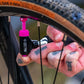 CO2 Inflator Kit Road - in gebruik op een fietsband