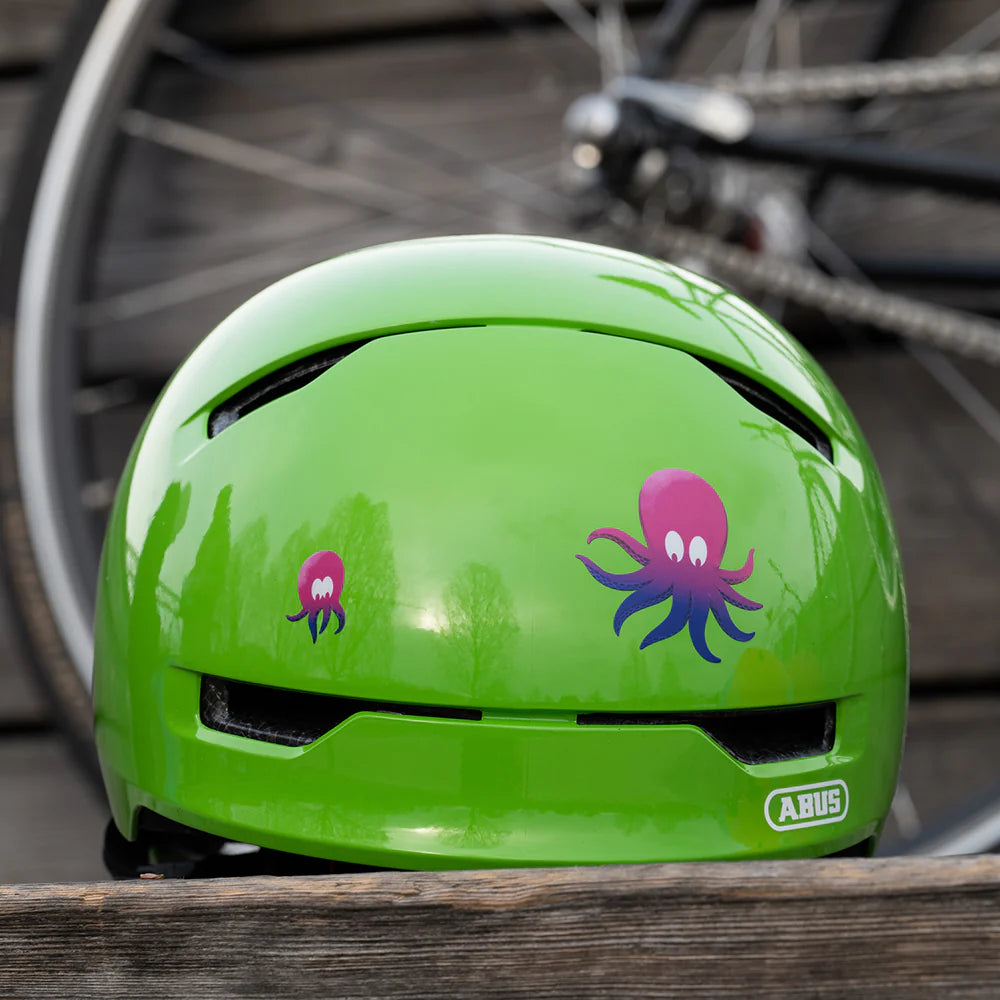 Reflective Berlin reflecterende stickers small voor kinderen octopus op een helm