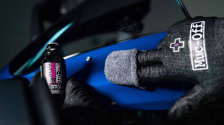 Muc-Off Ceramic Protection Kit (30ml) aanbrengen van de coating