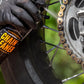 Muc-Off Chain Cleaner 400 ml spuitbus   –  hier in gebruik bij een motorketting