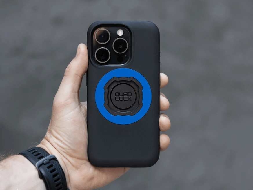 QUAD LOCK MAG RING V2 blauw op telefoon hoesje
