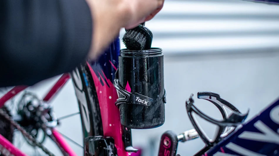Muc-Off Tool Bottle waterdichte gereedschapsbidon - past zelfs een borsteltje in