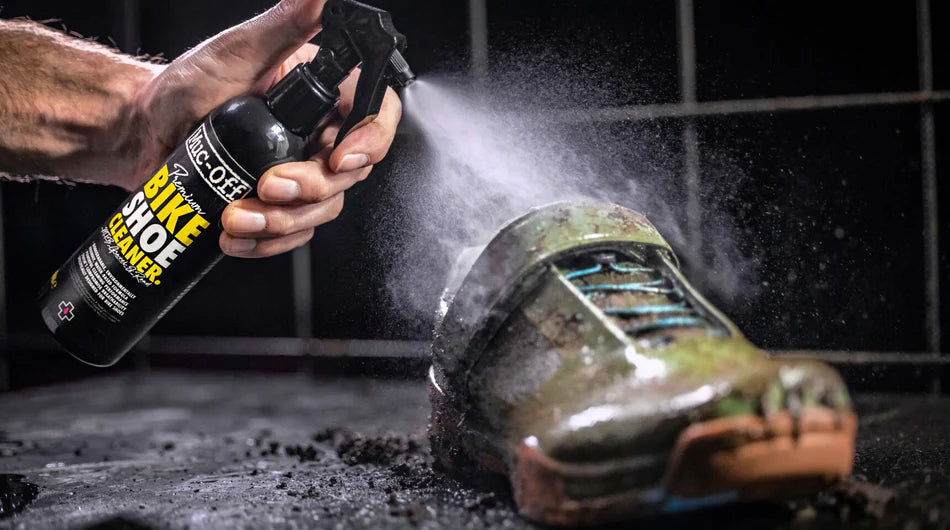 Muc-Off Premium Bike Shoe Cleaner (250ml) - spray over de schoen
