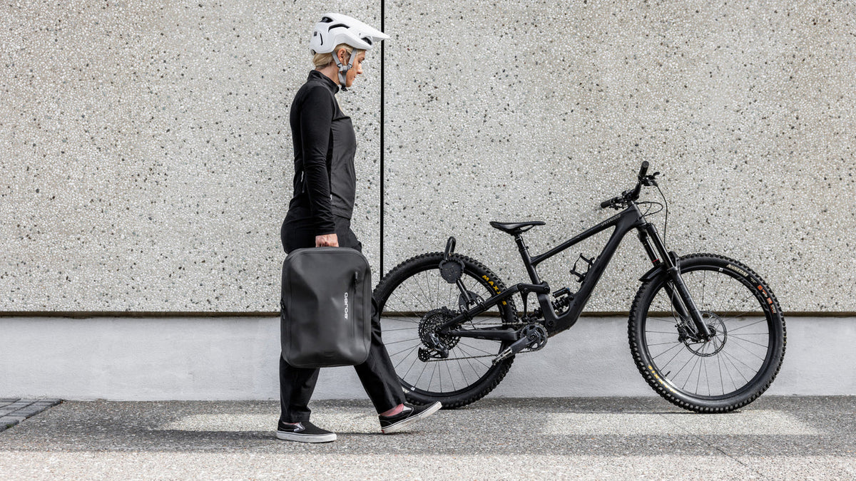 AEROE QuickLock Urban Pannier Bag Pro zwarte waterdichte fiets rugzak - handzaam