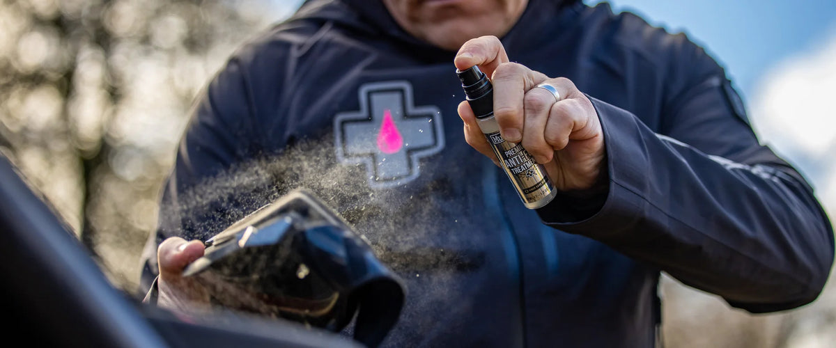 Muc-Off Premium Anti-Fog Treatment 32ml spray fles - hier een losse crossbril inspuiten