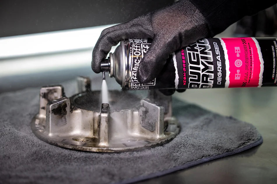 Muc-Off Quick Drying Degreaser 750 ml spuitbus – ontvetten ven motoronderdelen 