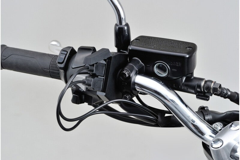 DAYTONA Slim USB-A motorlader – gemonteerd met 2 aansluitingen