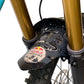 AMS x Red Bull Hardline Mud Guard gemonteerd bovenzijde
