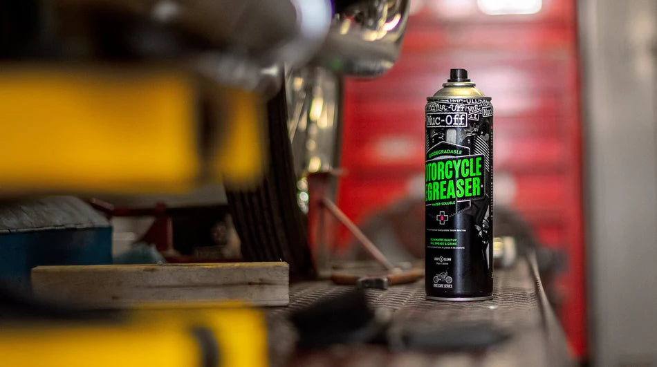 MUC-OFF Motorcycle Degreaser 500ml – zonder dop op de hefbrug