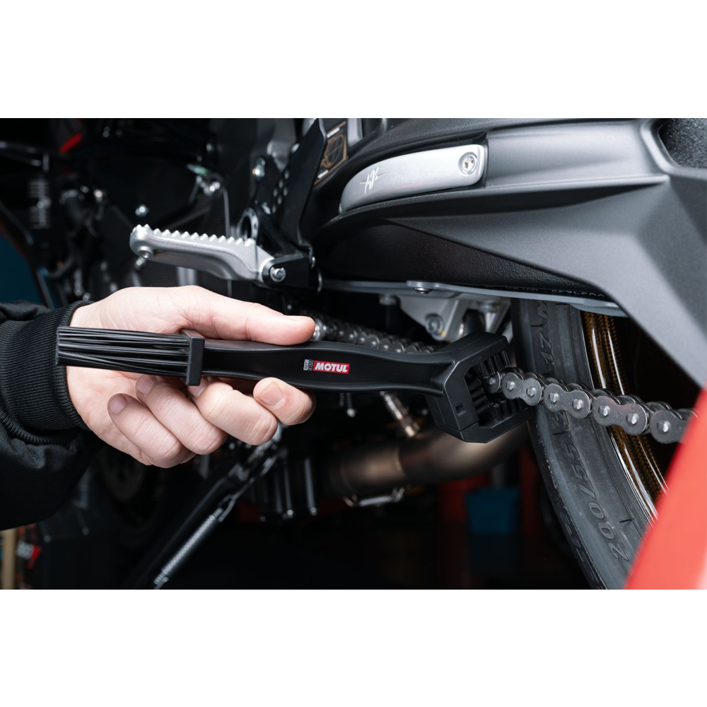 MOTUL KETTINGBORSTEL CLOSE UP